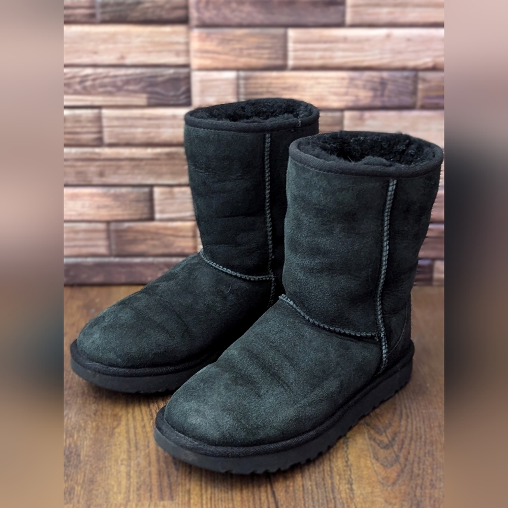Ugg Classic Short II Black Size 6